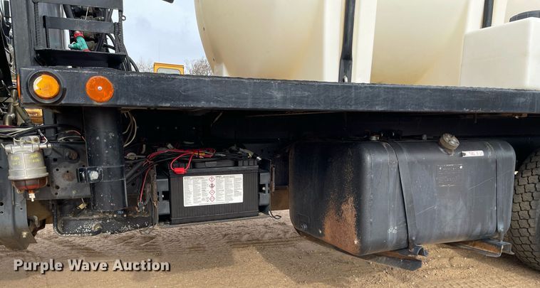 image for item MS9588 2000 Isuzu FRR  sprayer truck