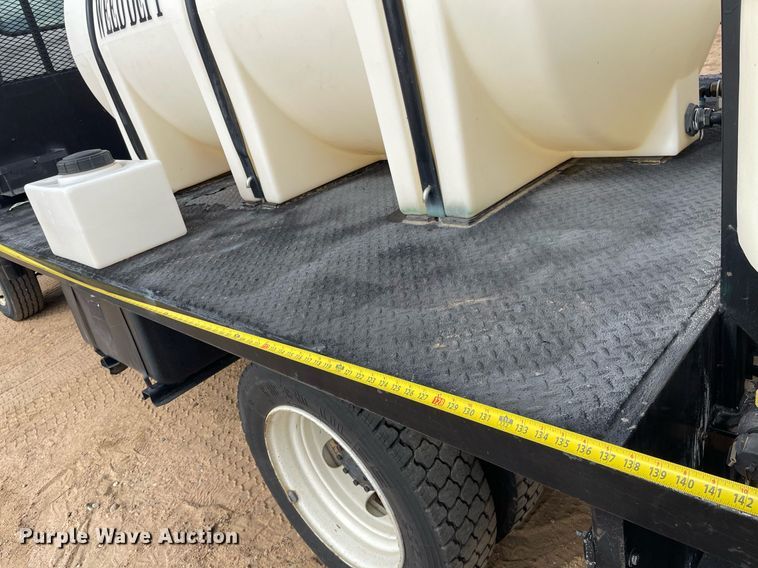 image for item MS9588 2000 Isuzu FRR  sprayer truck