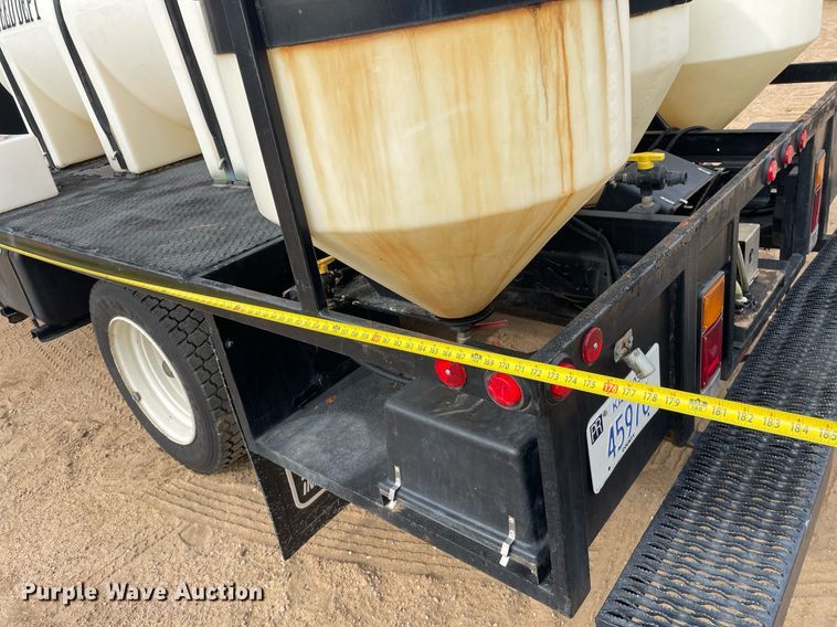 image for item MS9588 2000 Isuzu FRR  sprayer truck