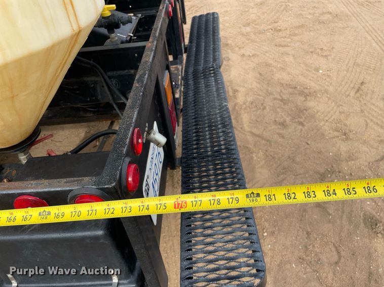 image for item MS9588 2000 Isuzu FRR  sprayer truck