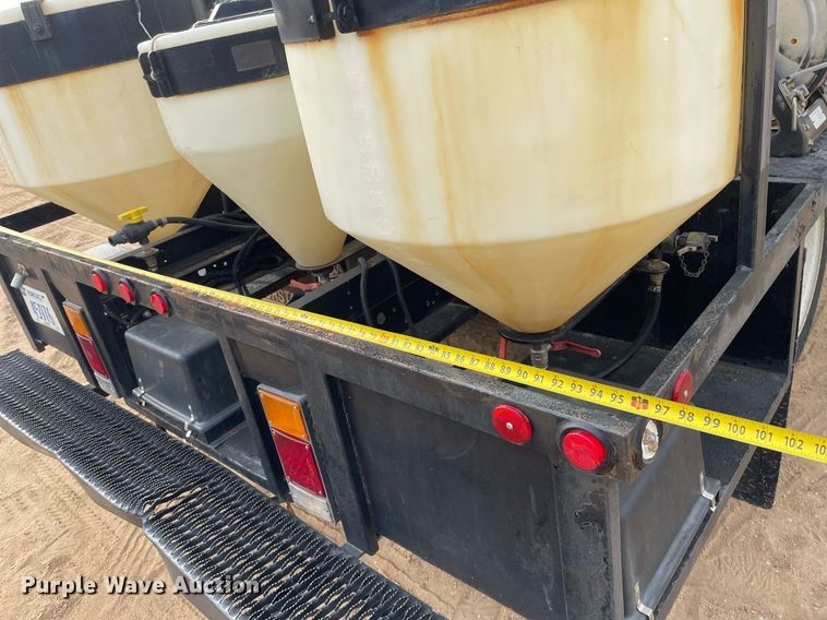 image for item MS9588 2000 Isuzu FRR  sprayer truck