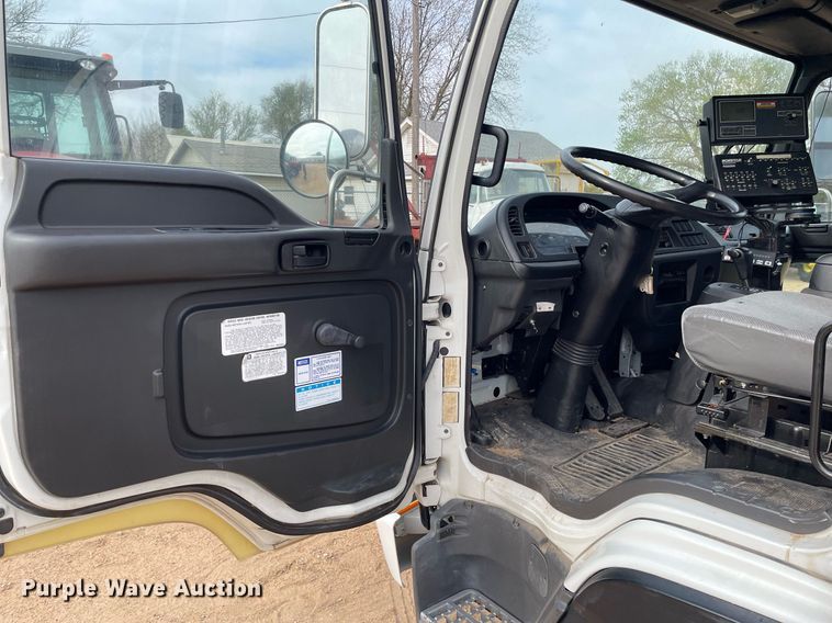 image for item MS9588 2000 Isuzu FRR  sprayer truck