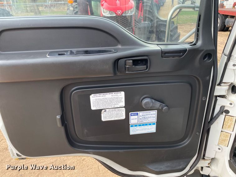 image for item MS9588 2000 Isuzu FRR  sprayer truck