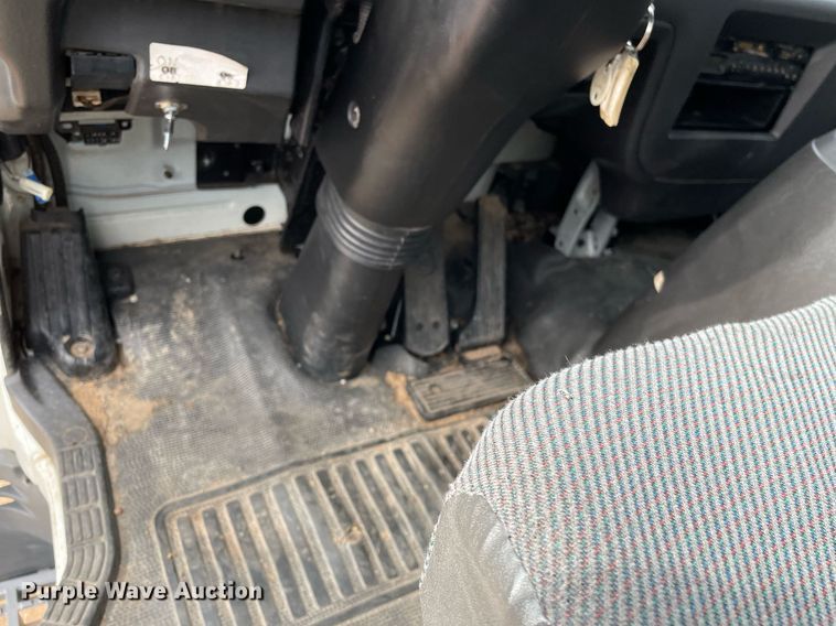 image for item MS9588 2000 Isuzu FRR  sprayer truck