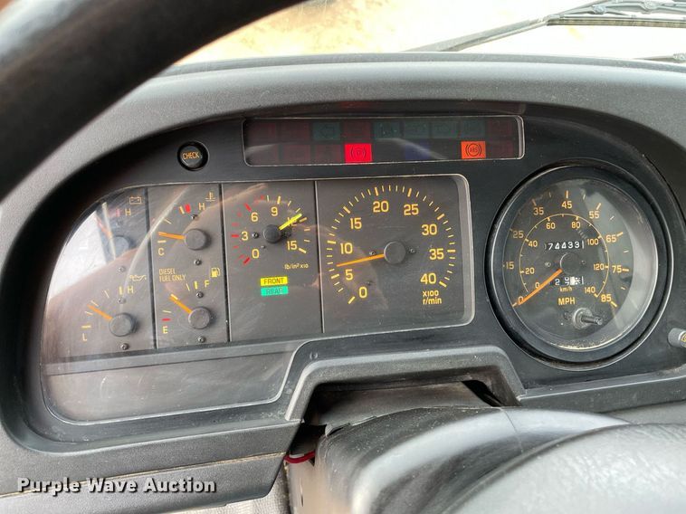 image for item MS9588 2000 Isuzu FRR  sprayer truck