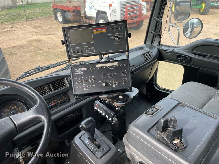 image for item MS9588 2000 Isuzu FRR  sprayer truck