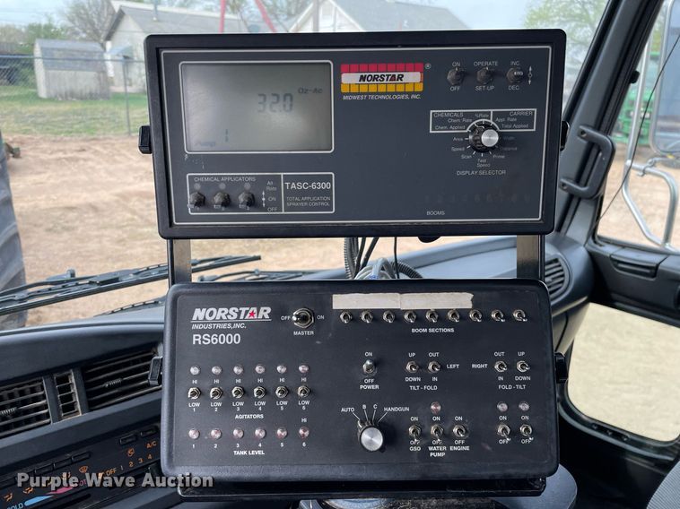 image for item MS9588 2000 Isuzu FRR  sprayer truck