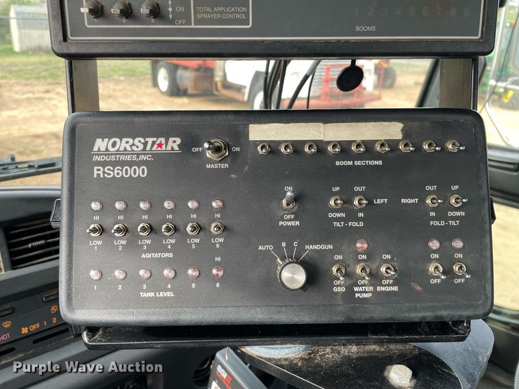 image for item MS9588 2000 Isuzu FRR  sprayer truck