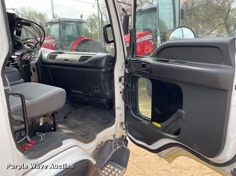 image for item MS9588 2000 Isuzu FRR  sprayer truck