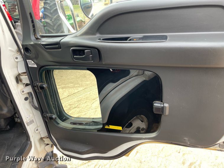 image for item MS9588 2000 Isuzu FRR  sprayer truck