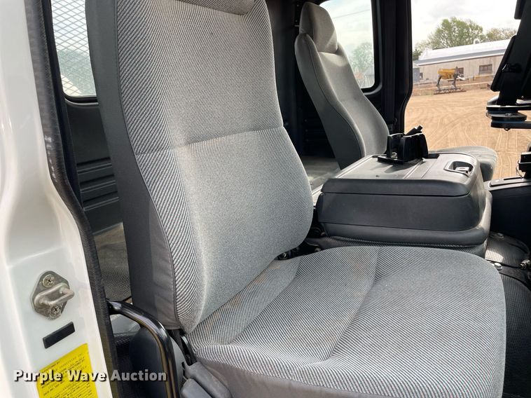 image for item MS9588 2000 Isuzu FRR  sprayer truck