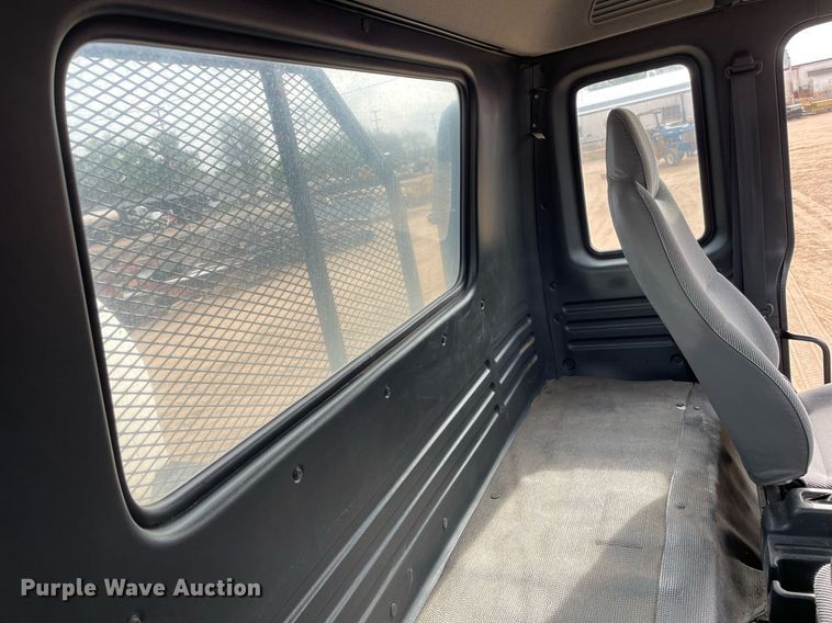 image for item MS9588 2000 Isuzu FRR  sprayer truck