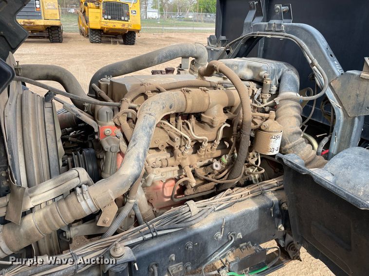 image for item MS9588 2000 Isuzu FRR  sprayer truck