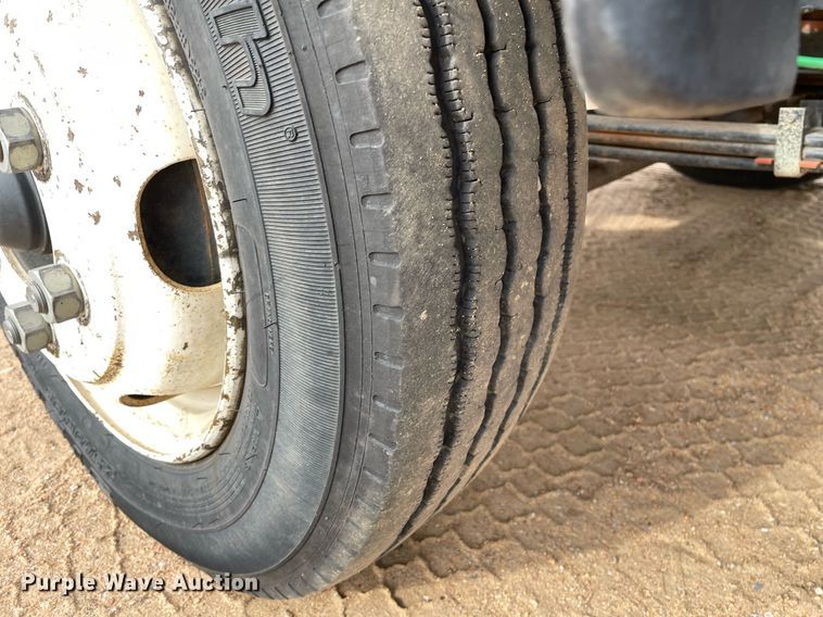 image for item MS9588 2000 Isuzu FRR  sprayer truck