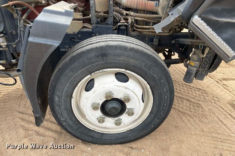 image for item MS9588 2000 Isuzu FRR  sprayer truck