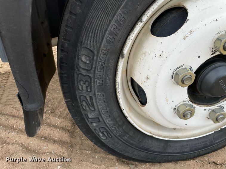 image for item MS9588 2000 Isuzu FRR  sprayer truck