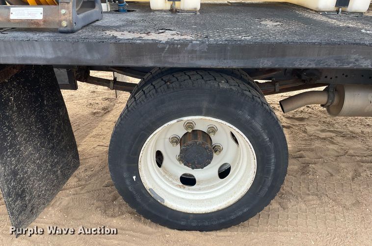 image for item MS9588 2000 Isuzu FRR  sprayer truck