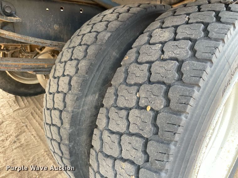 image for item MS9588 2000 Isuzu FRR  sprayer truck