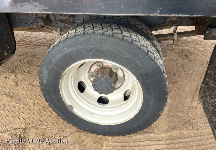 image for item MS9588 2000 Isuzu FRR  sprayer truck