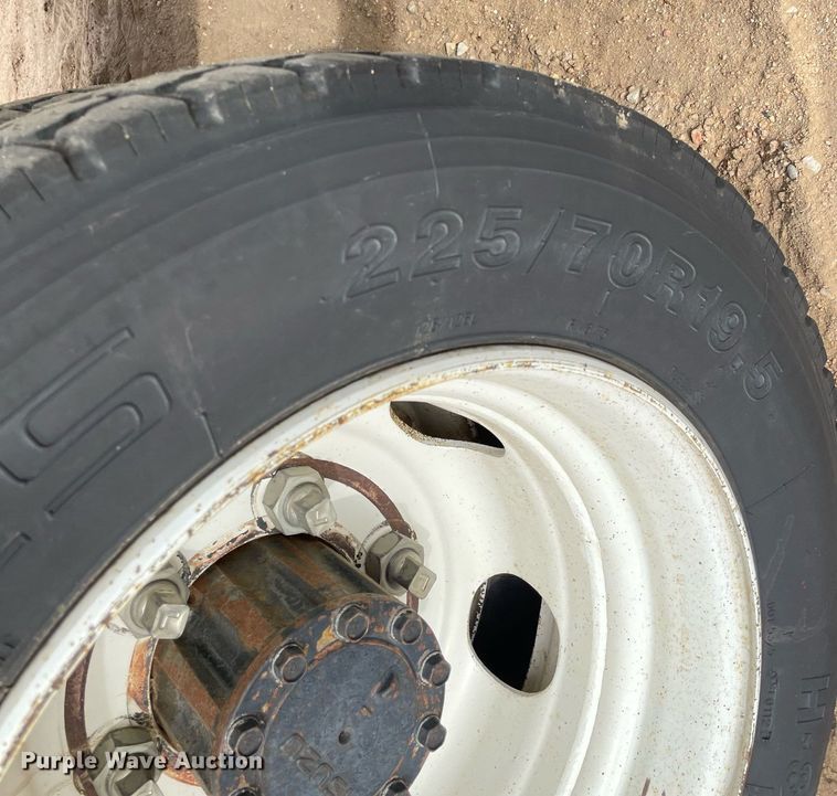 image for item MS9588 2000 Isuzu FRR  sprayer truck