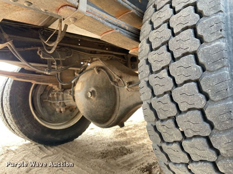 image for item MS9588 2000 Isuzu FRR  sprayer truck