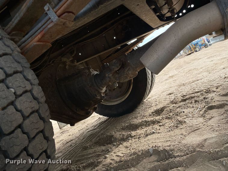 image for item MS9588 2000 Isuzu FRR  sprayer truck