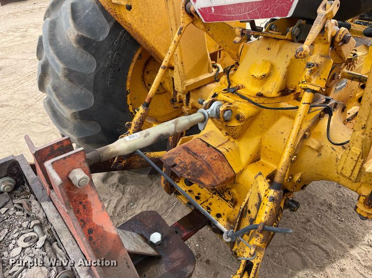 image for item MS9589 1976 John Deere 401BD  tractor