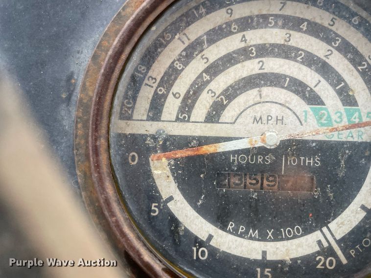 image for item MS9589 1976 John Deere 401BD  tractor