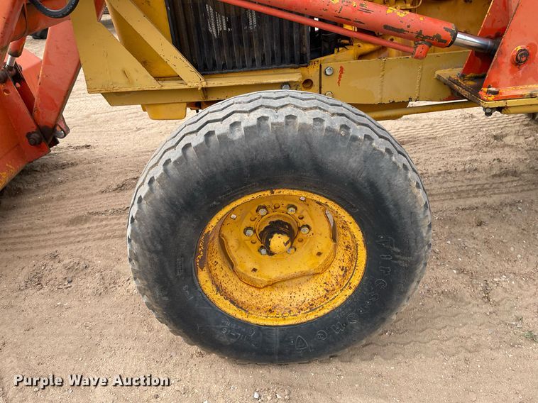 image for item MS9589 1976 John Deere 401BD  tractor