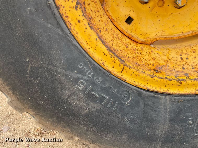 image for item MS9589 1976 John Deere 401BD  tractor