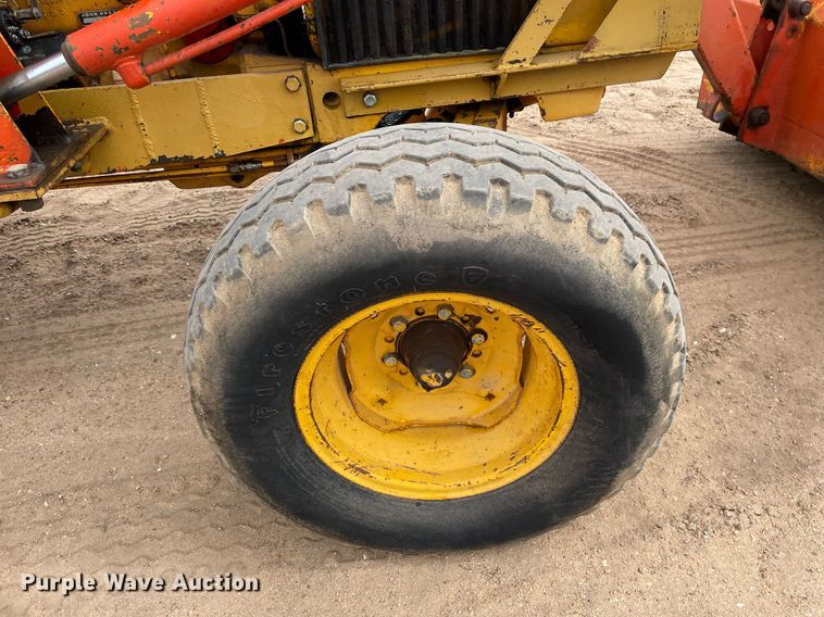 image for item MS9589 1976 John Deere 401BD  tractor