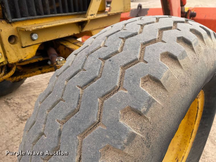 image for item MS9589 1976 John Deere 401BD  tractor