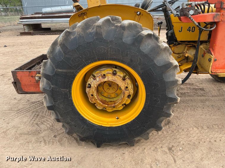 image for item MS9589 1976 John Deere 401BD  tractor