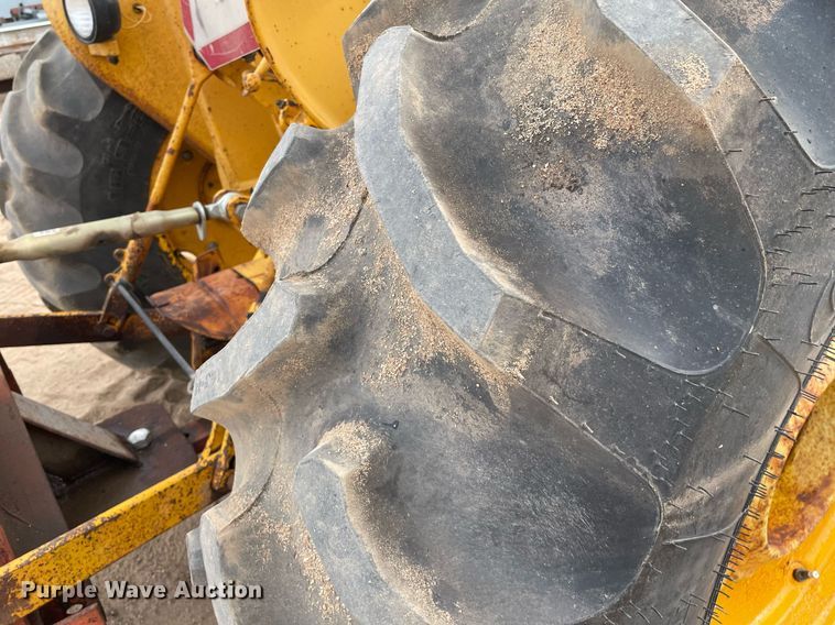 image for item MS9589 1976 John Deere 401BD  tractor