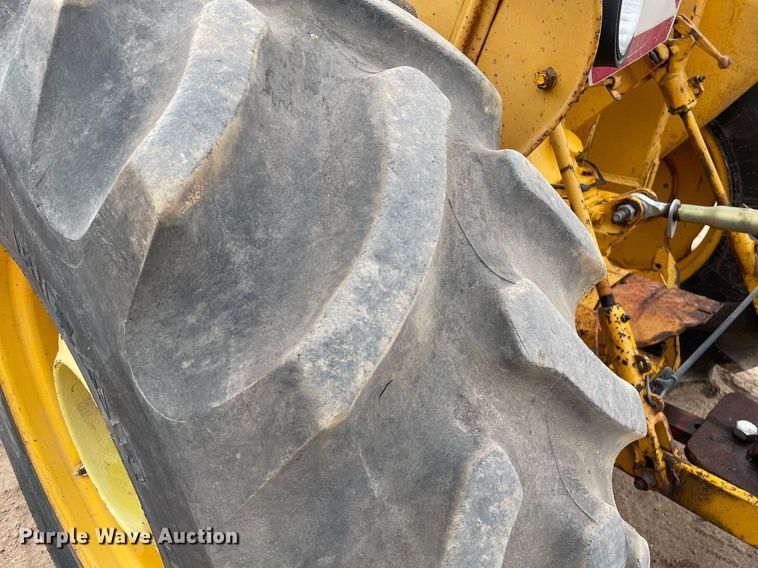 image for item MS9589 1976 John Deere 401BD  tractor