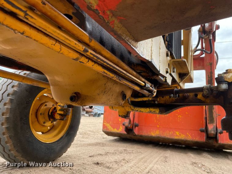 image for item MS9589 1976 John Deere 401BD  tractor