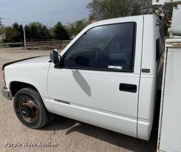 image for item MS9592 1994 Chevrolet C3500  utility bed pickup truck