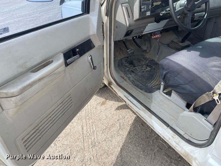 image for item MS9592 1994 Chevrolet C3500  utility bed pickup truck