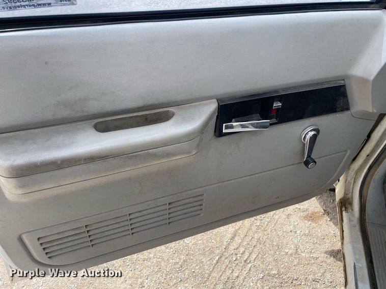 image for item MS9592 1994 Chevrolet C3500  utility bed pickup truck