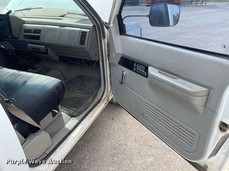 image for item MS9592 1994 Chevrolet C3500  utility bed pickup truck