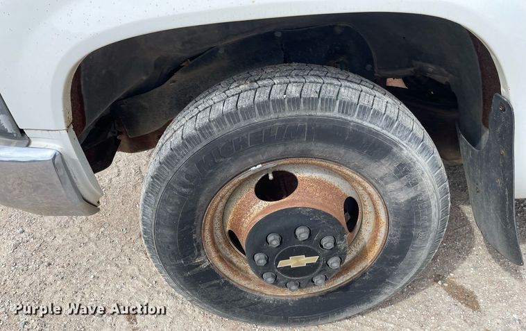 image for item MS9592 1994 Chevrolet C3500  utility bed pickup truck