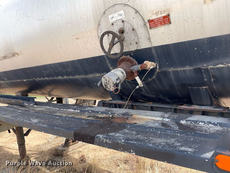 image for item MS9593 1998 Etnyre T3766  tank trailer