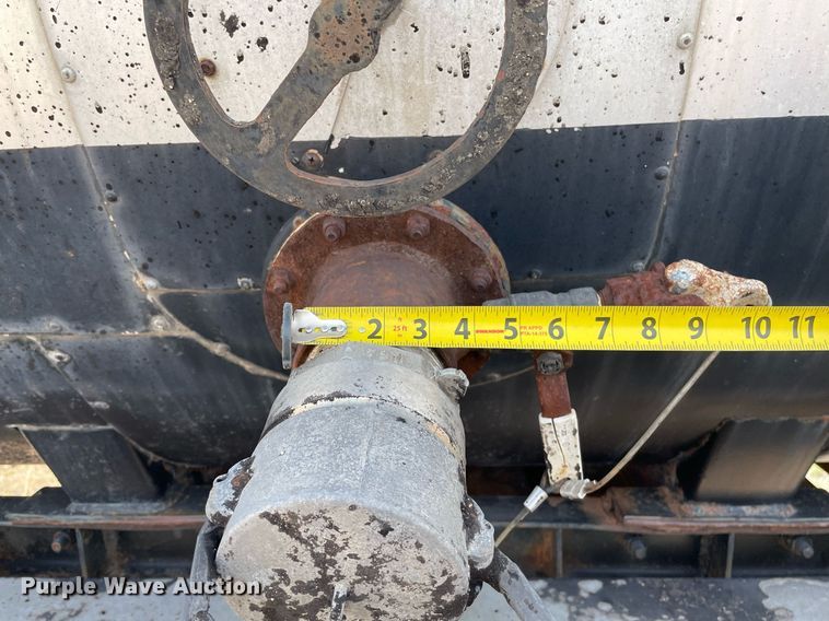 image for item MS9593 1998 Etnyre T3766  tank trailer