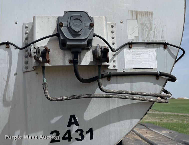 image for item MS9593 1998 Etnyre T3766  tank trailer