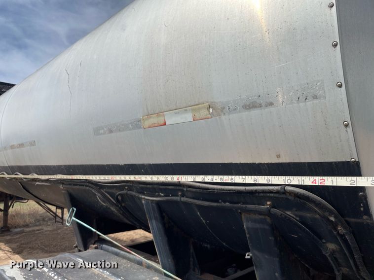 image for item MS9593 1998 Etnyre T3766  tank trailer