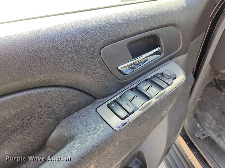 image for item MW9667 2010 Chevrolet Tahoe LS  SUV