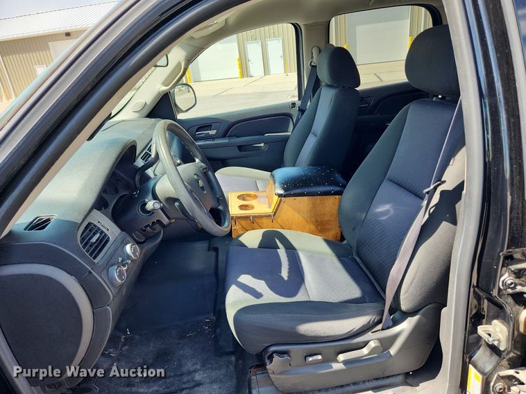 image for item MW9667 2010 Chevrolet Tahoe LS  SUV