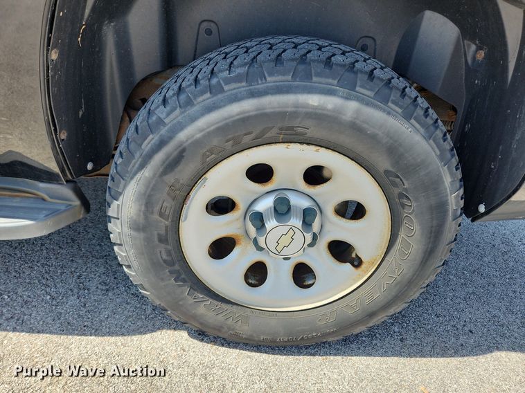 image for item MW9667 2010 Chevrolet Tahoe LS  SUV