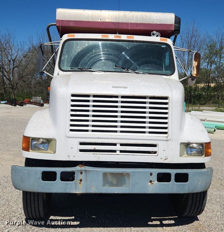 image for item MW9683 1990 International 7100  dump truck