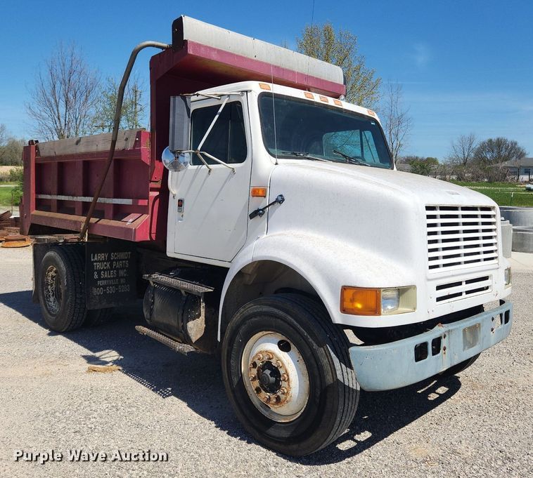image for item MW9683 1990 International 7100  dump truck